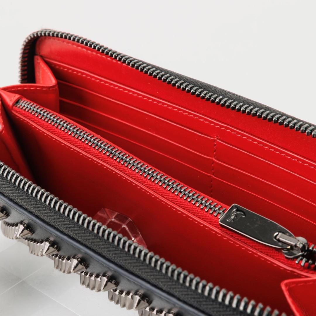 クリスチャン ルブタン スタッズ付き黒レザー長財布 - メルカリ