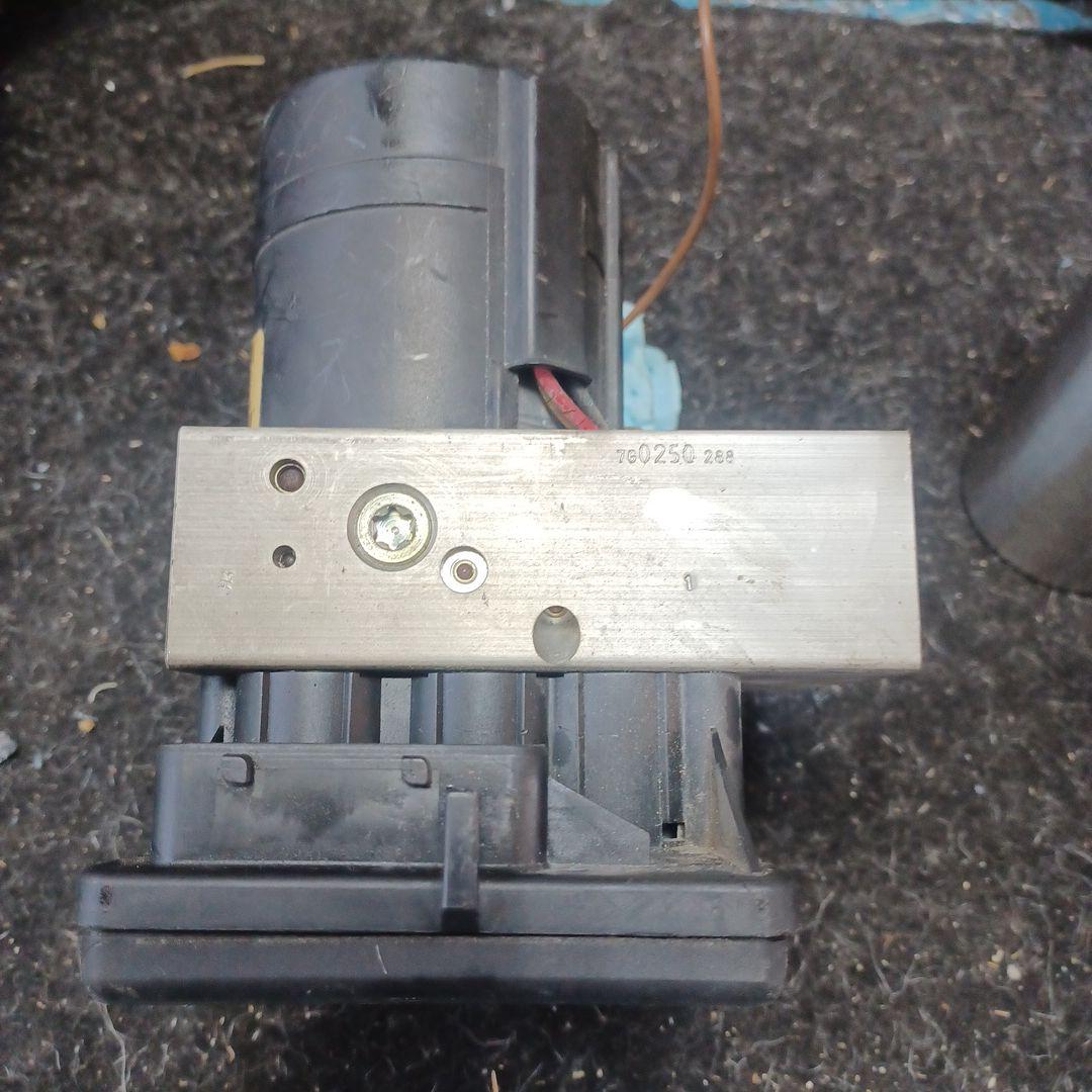 メルセデス・ベンツ W202 W208 R170 ABSポンプアクチュエーター - メルカリ