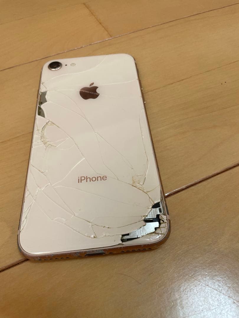 S*）様 iPhone8 64GB機能不良、背面割れあり、専用箱無し本体のみ
