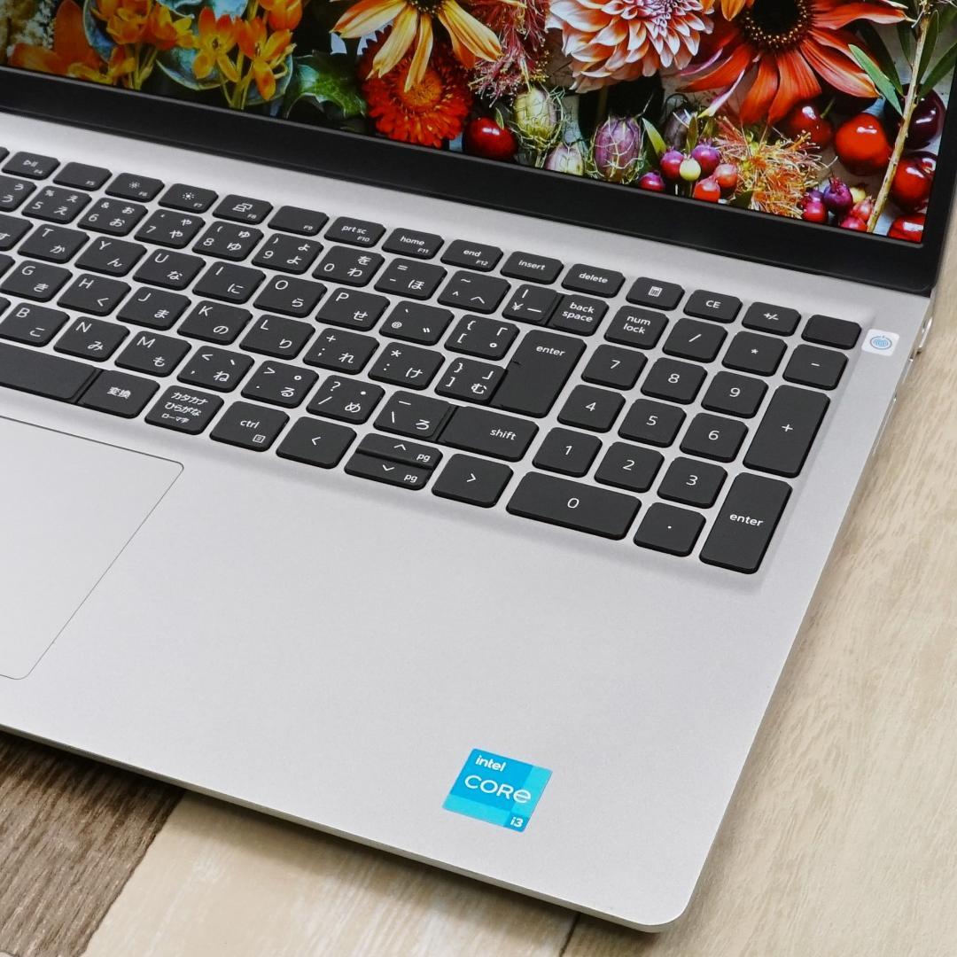 極美品の神速仕様✨１１世代コアｉ３に超高速ＳＳＤ＆大容量メモリ搭載✨フルＨＤ液晶