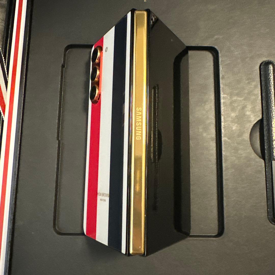 Thom Browneトムブラウン Galaxy Z Fold5 watch6 - メルカリ