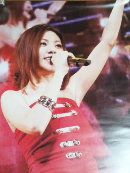 倉木麻衣OVER THE RAINBOW限定ポスター赤ドレス姿ショートカット!?