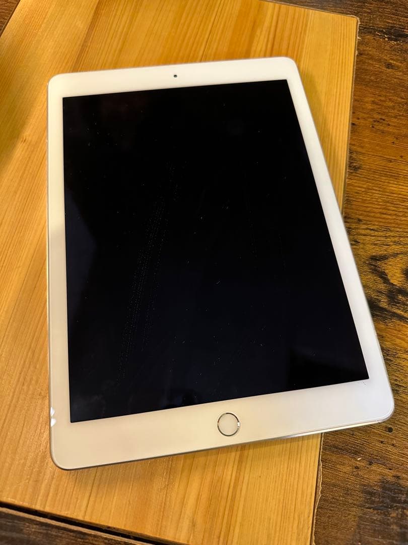 Apple iPad Air2 シルバー 本体 - メルカリ