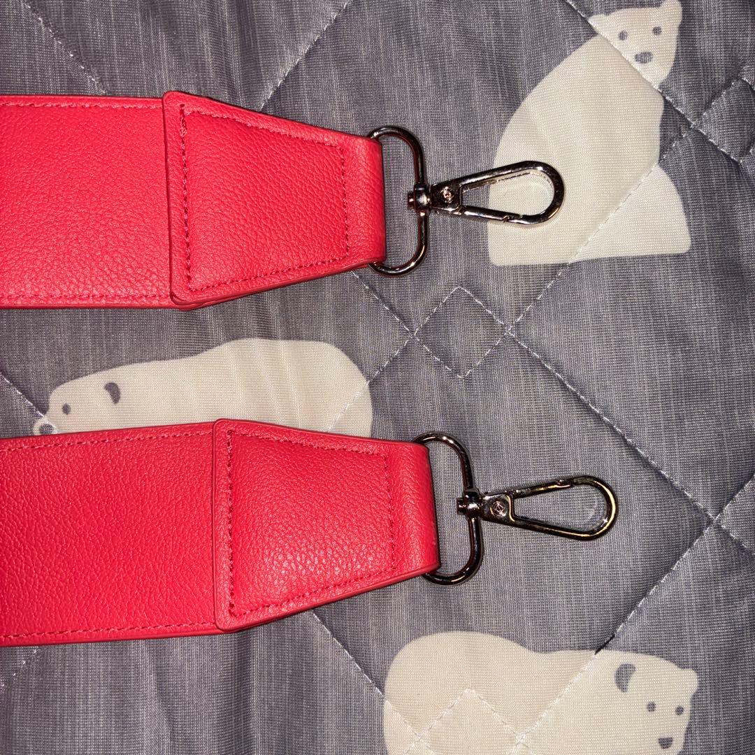 BIGBANG ピンクショルダーストラップ ジヨン ファーチャームGD - メルカリ