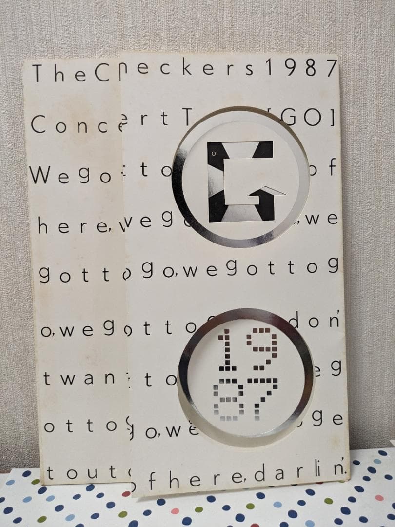 チェッカーズの1987年 GOツアーのパンフレット 2冊 - メルカリ