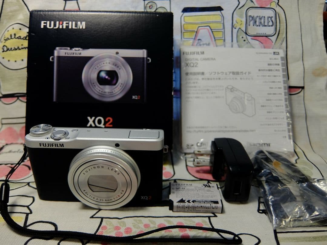 富士フイルム FUJIFILM XQ2 シルバー 中古品 箱付き FUJIFILM（フジフイルム） 中古 1年保証 美品 FUJIFILM XQ2 シルバー