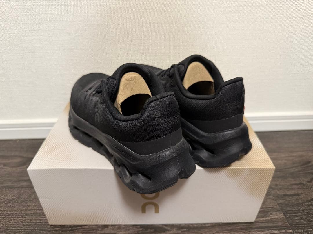 【美品】on Cloudtilt 22.5cm ブラック