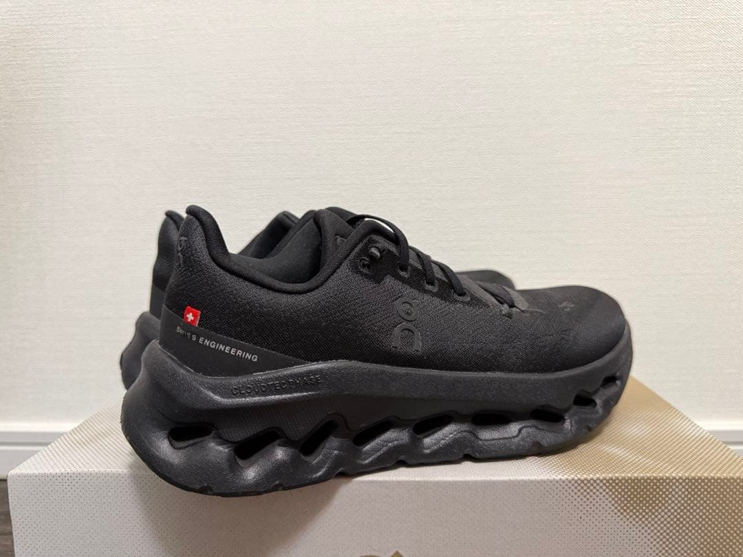 【美品】on Cloudtilt 22.5cm ブラック