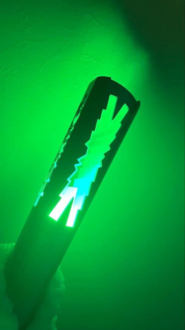 LE SSERAFIM ペンライト Bluetooth付き - メルカリ