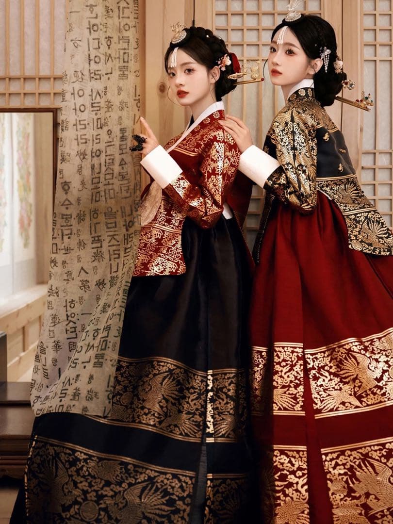 * Sakura プロフ必読お願い致します伝統韓服 黒赤、赤黒バニエ一点