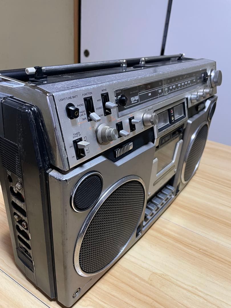 Aiwa ラジカセ CS-80シルバー レトロデザイン - メルカリ