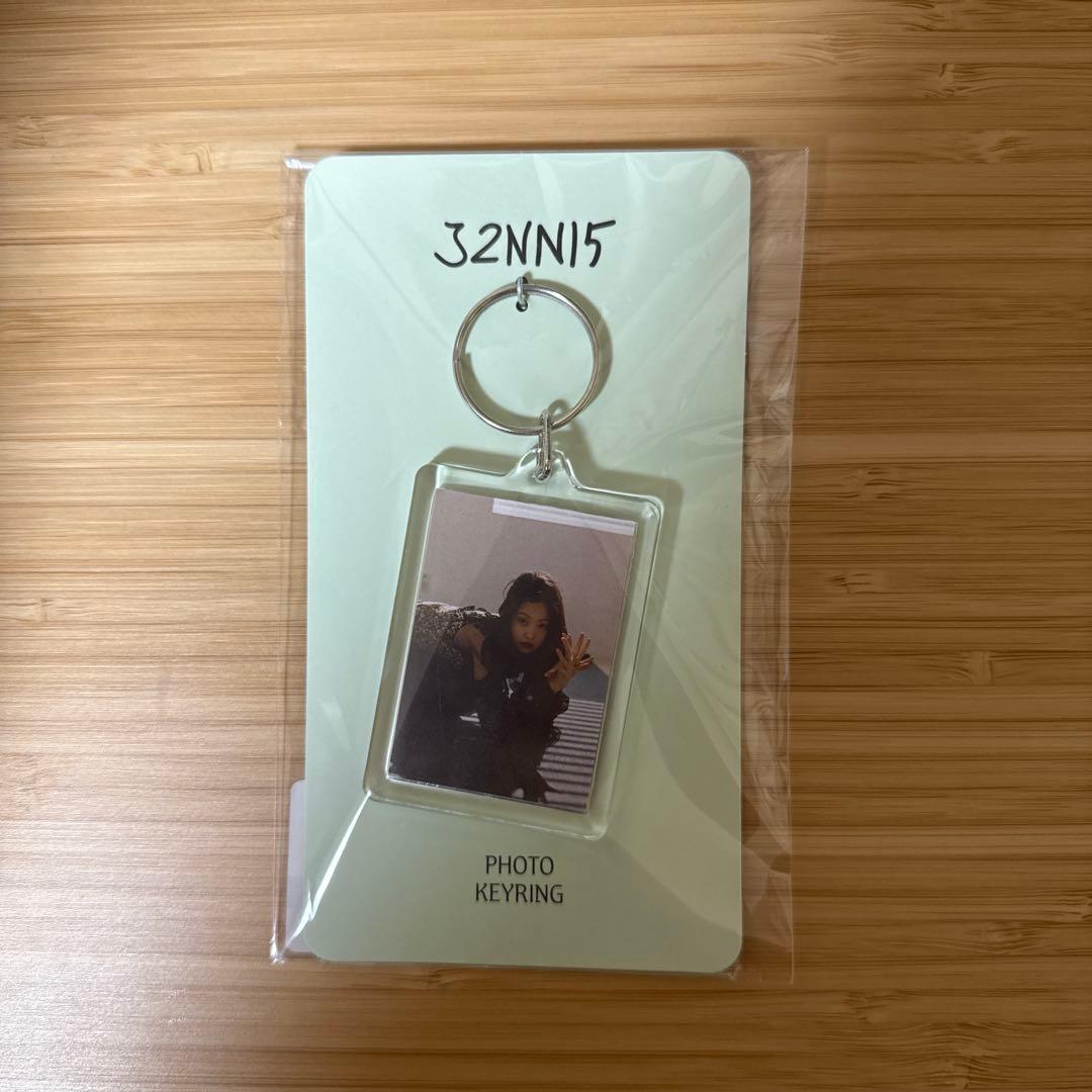 JENNIE J2NNI5 フォトキーチェーン キーホルダー popup - メルカリ