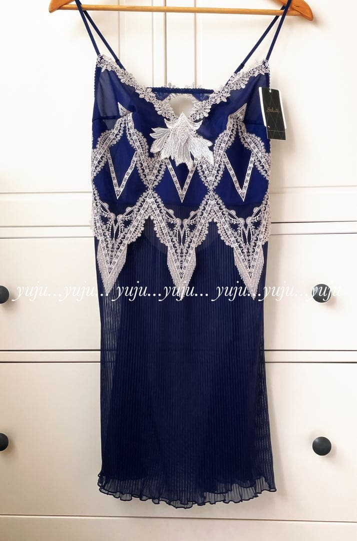 サルート 79G 店舗限定 王家の紋章 新品タグ付 スリップ M