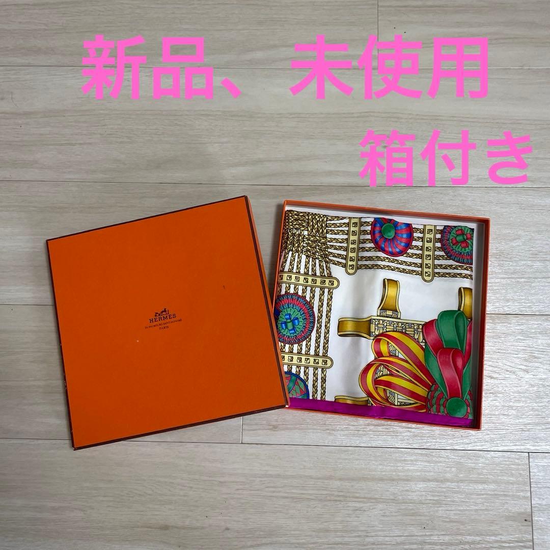 HERMES カレ90 GLES PUBANS DU CHEVAL 新品、未使用 エルメス カレ 90 LES RUBANS DU CHEVAL ブルー/ホワイト シルク100