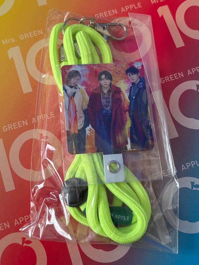 Mrs.GREEN APPLE CDプレーヤー、ヘッドホン、ストラップ セット - メルカリ