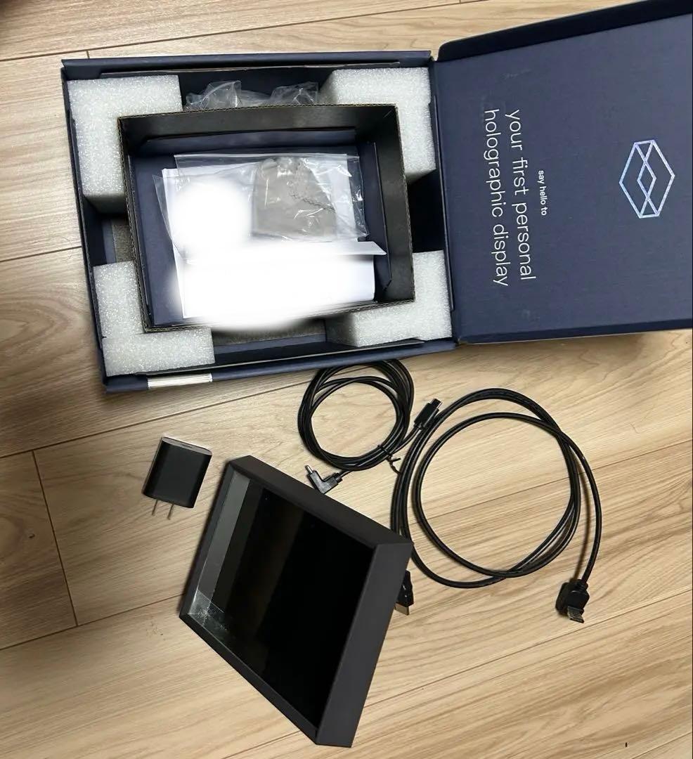 Looking Glass Portrait - メルカリ