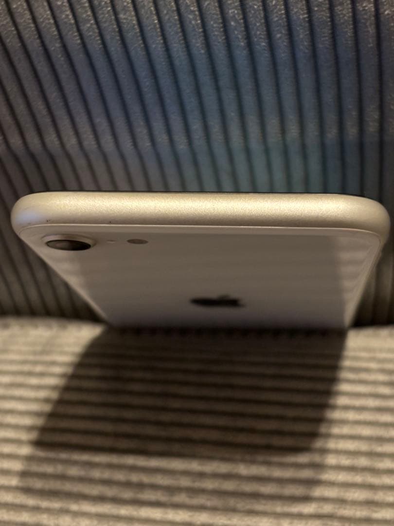 Apple iPhone SE (第2世代) ホワイト 本体 ジャンク品 - メルカリ