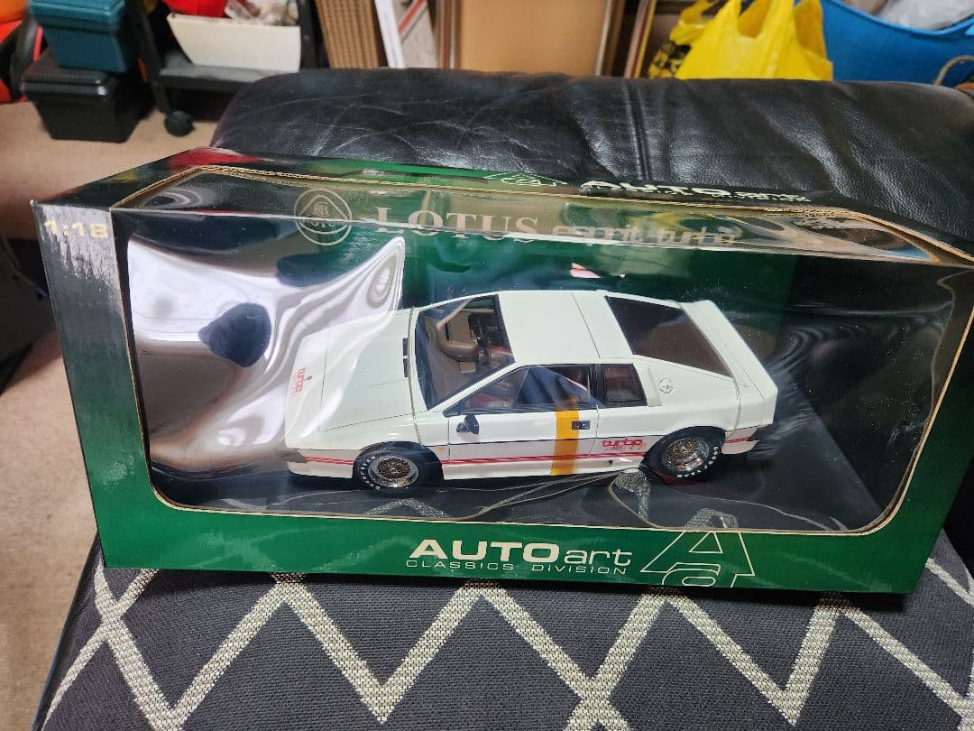 自動車 AUTOart Lotus Esprit Turbo 1/18 KKスケール1/18 ロータス エスプリターボ | ミニカーでクルマを好きに