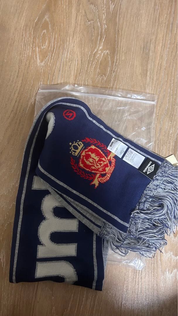 9090 ネイビー マフラー Umbroロゴ ネット完売品 - メルカリ