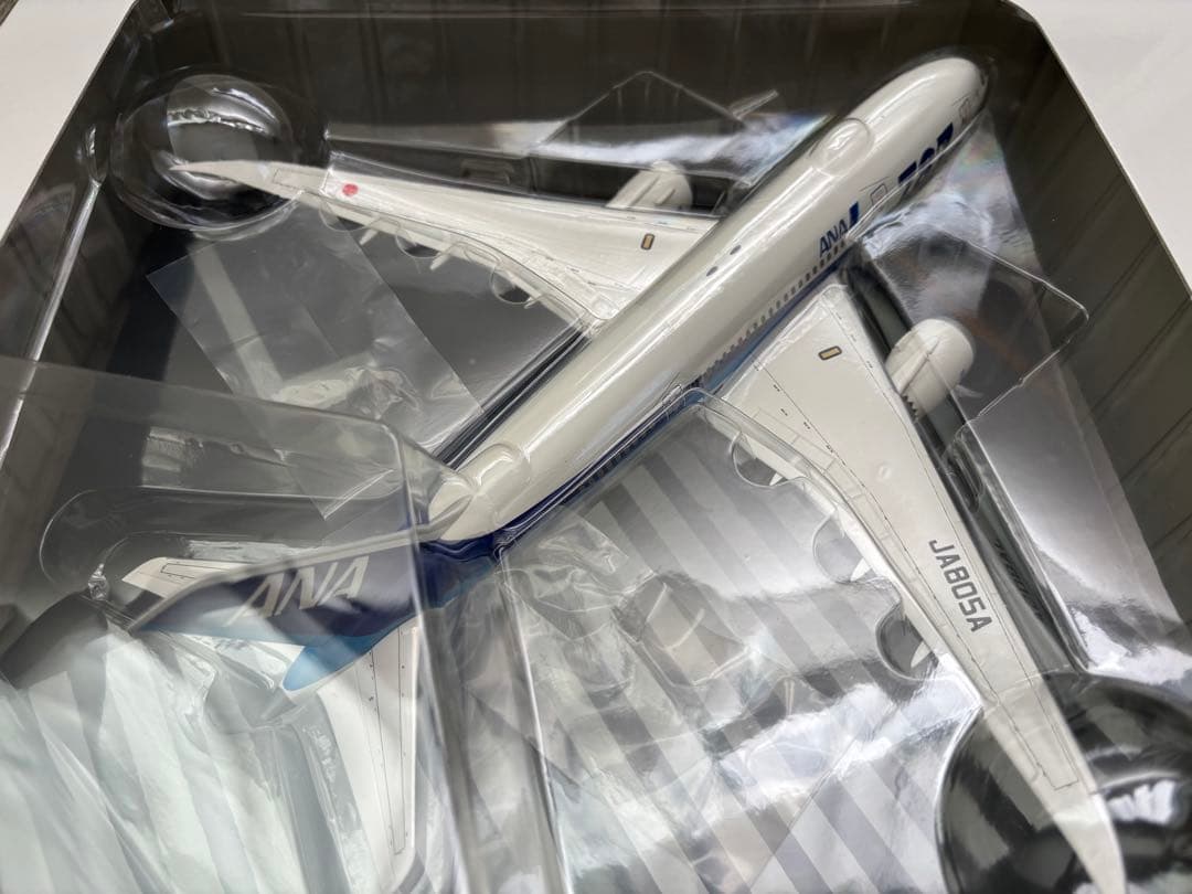 ANA BOEING 787-8 1:200 モデルプレーン JA805A