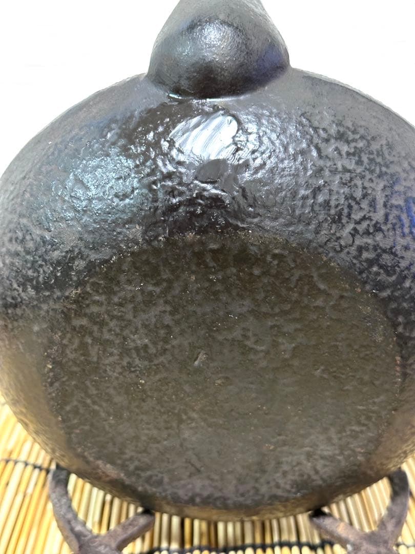 USED品 南部雲南堂鍋元造 15型丸平形アラレ 鉄瓶 南部鉄瓶 南部