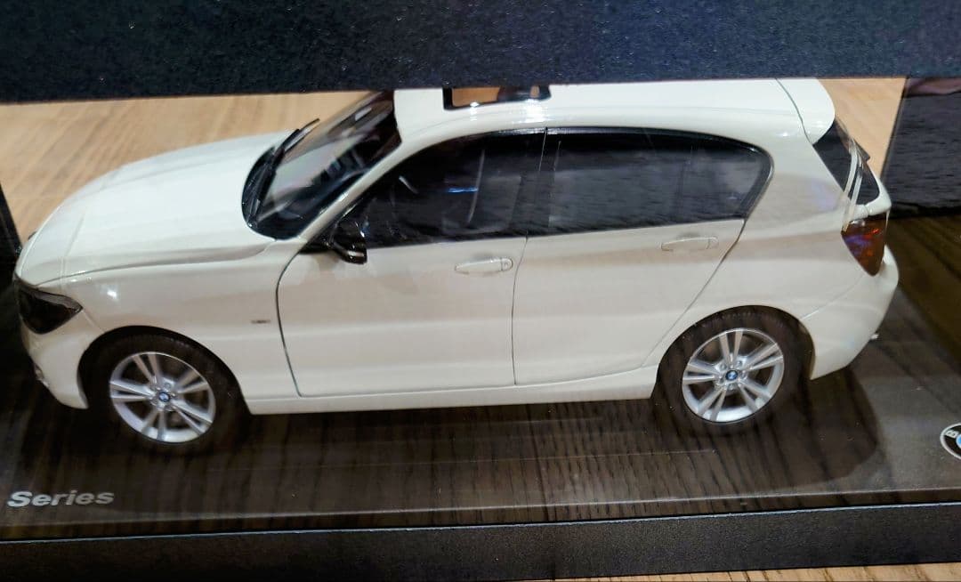 【新品】BMW 1 Series ミニカー 1/43【未開封】