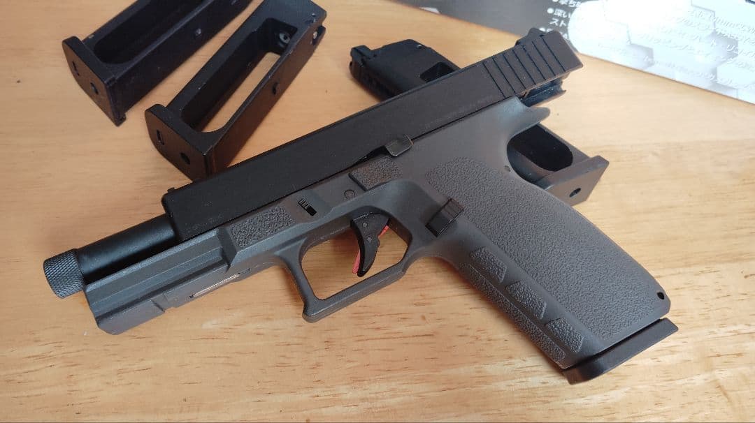 Carbon8 ストライカー9 マガジン2本付　中古美品 Carbon8 製 】 CO2 GBB ストライカー9 専用 22連 スペアマガジン