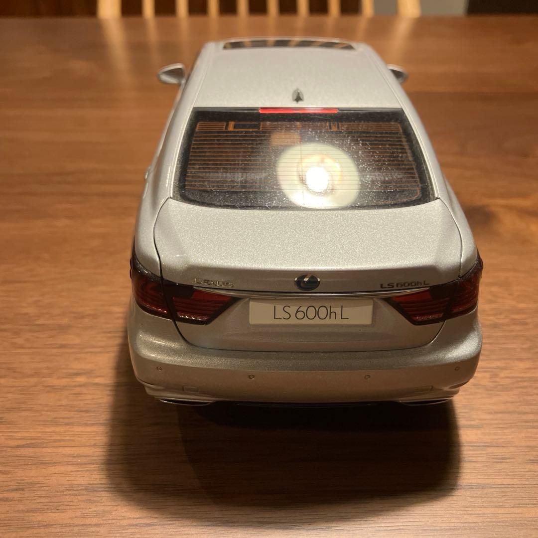 オートアート 1/18 レクサス LS600hL シルバー ミニカー - メルカリ
