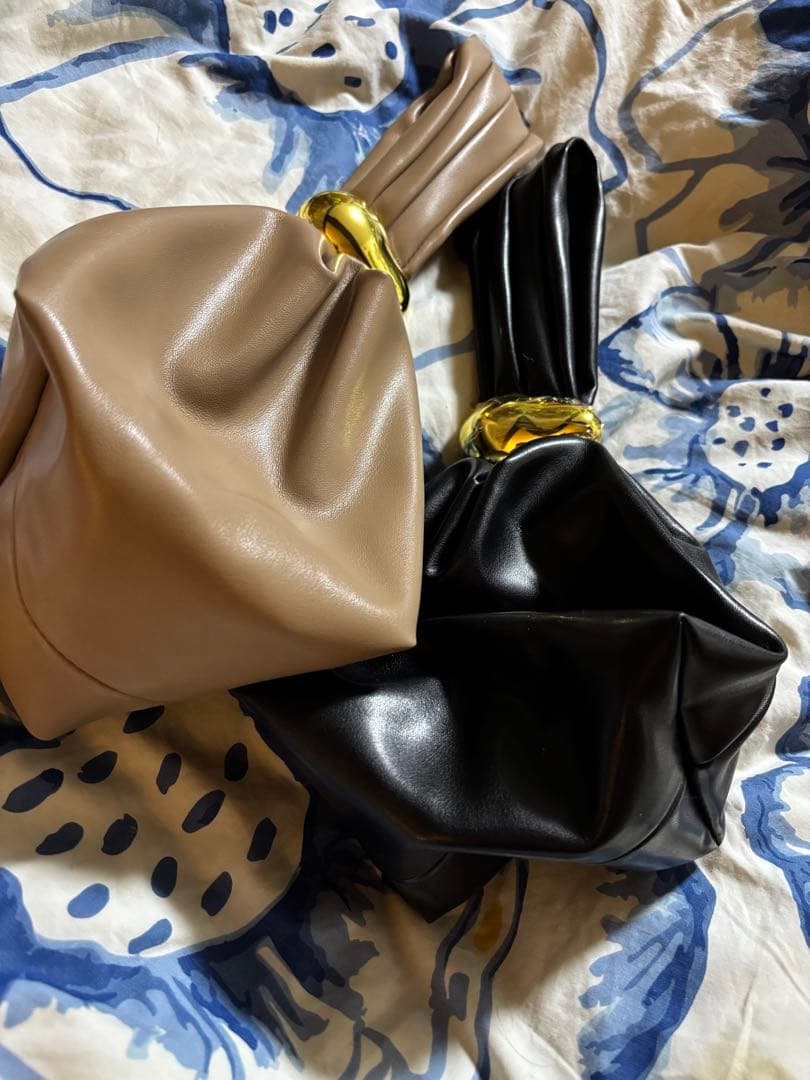 ベージュとブラックのゴールド金具ハンドバッグ バラ売り - メルカリ