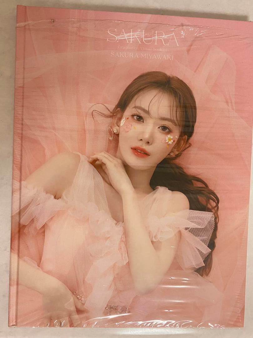 宮脇咲良 サクラ ルセラフィム 写真集 - メルカリ