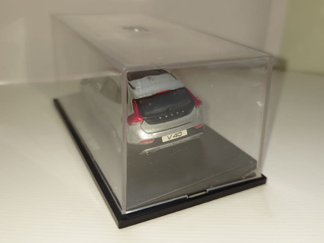 ボルボ V40 クロスカントリー ミニカー 1/43 - メルカリ