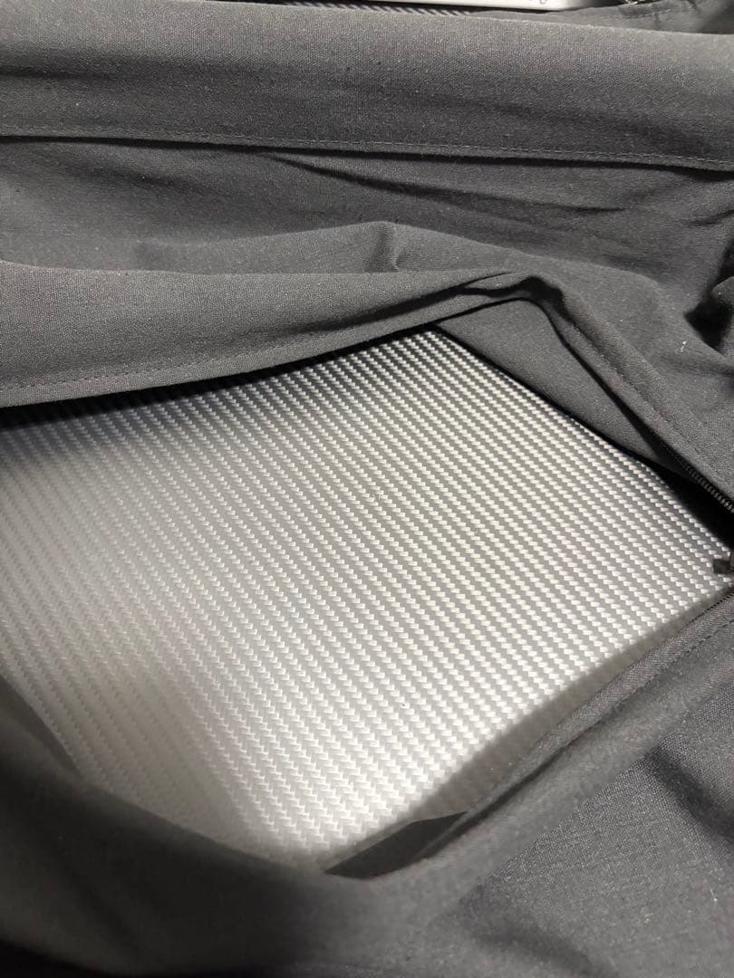 リアルドライカーボン製キャリーケース40L 高さ53cm横35cm奥行21cm