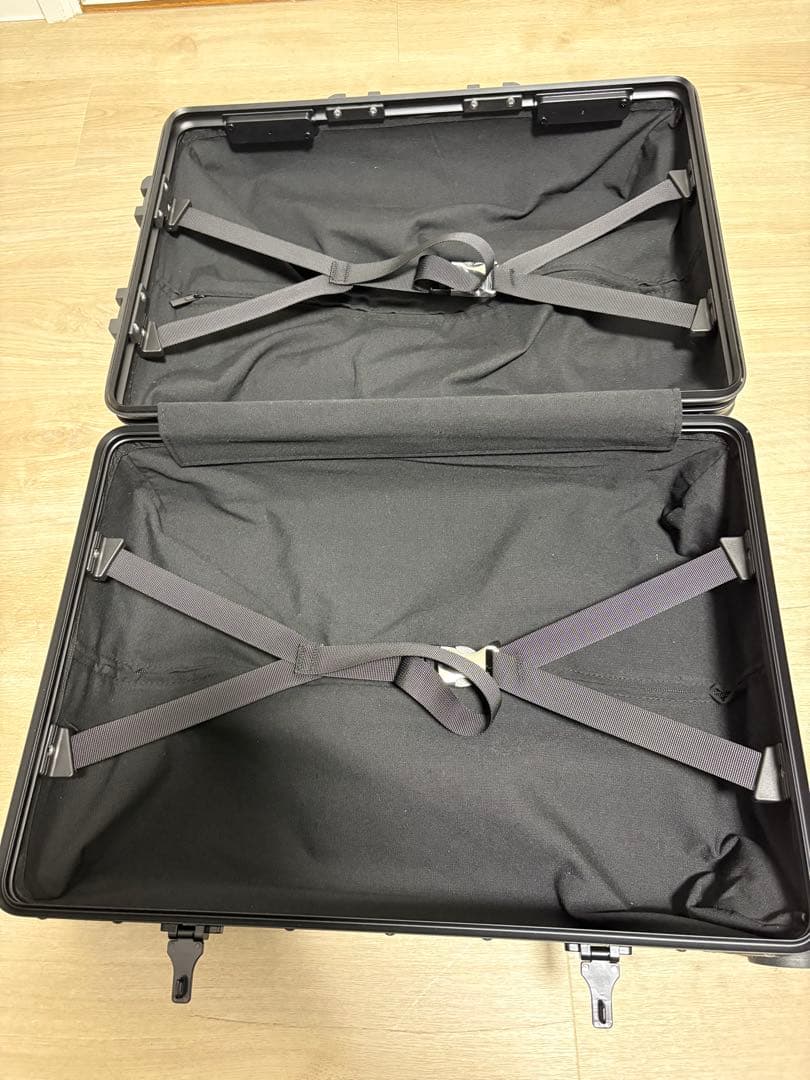 リアルドライカーボン製キャリーケース40L 高さ53cm横35cm奥行21cm