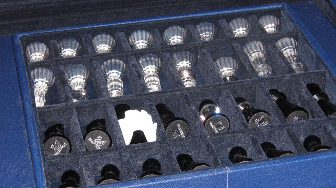 呪われたスワロフスキー・チェスセット - メルカリ