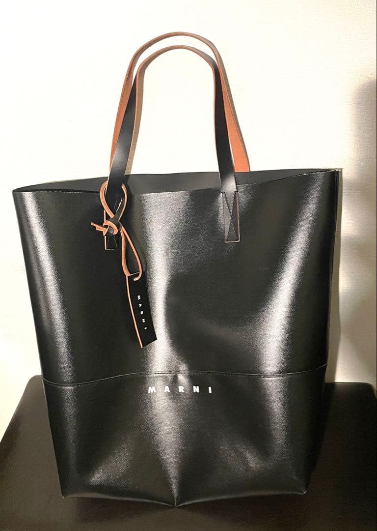 MARNI ブラック トートバッグ ブラック レザー製 Museo ラージソフトトートバッグ、マルニシンボル