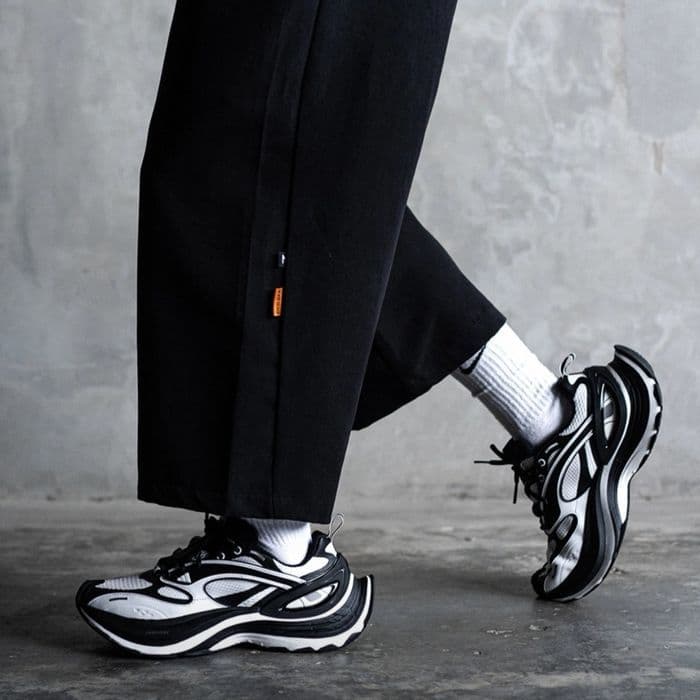 【美品】 adidas XLG Speed Shoes ☆人気☆ adidas XLG SPEED ブラック ユニセックス スニーカー (adidas