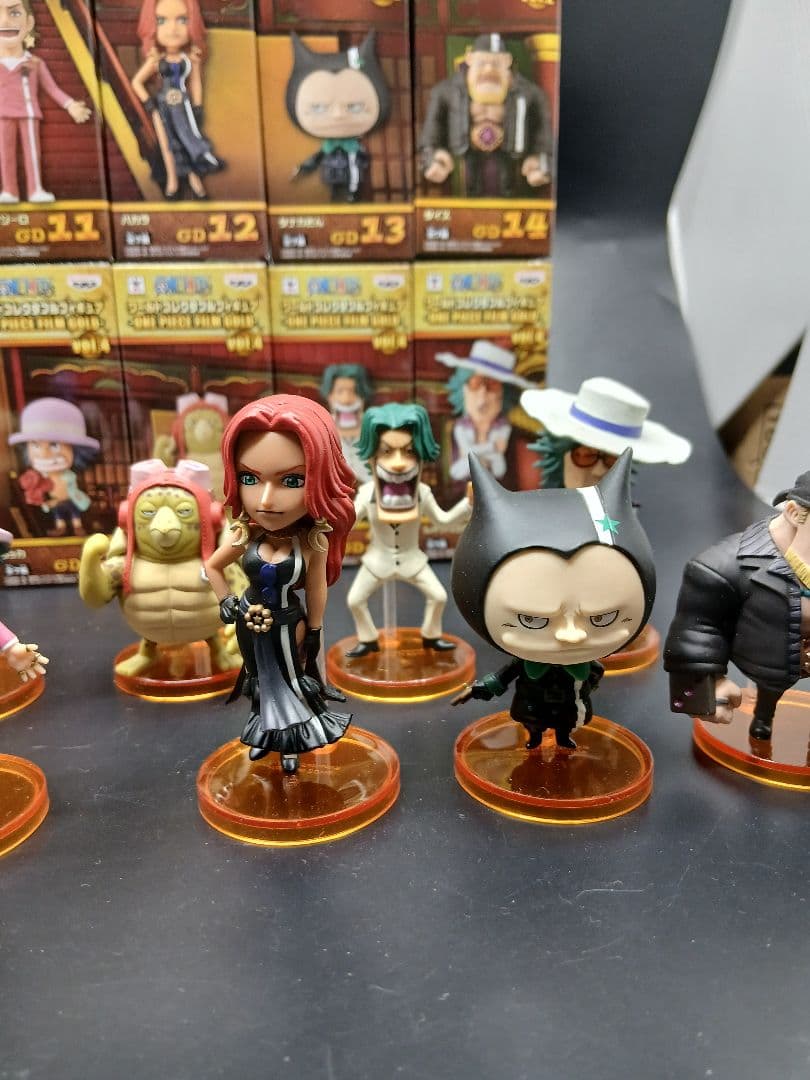ワンピース　ワールドコレクタブル Film gold　フィギュア　14体セット