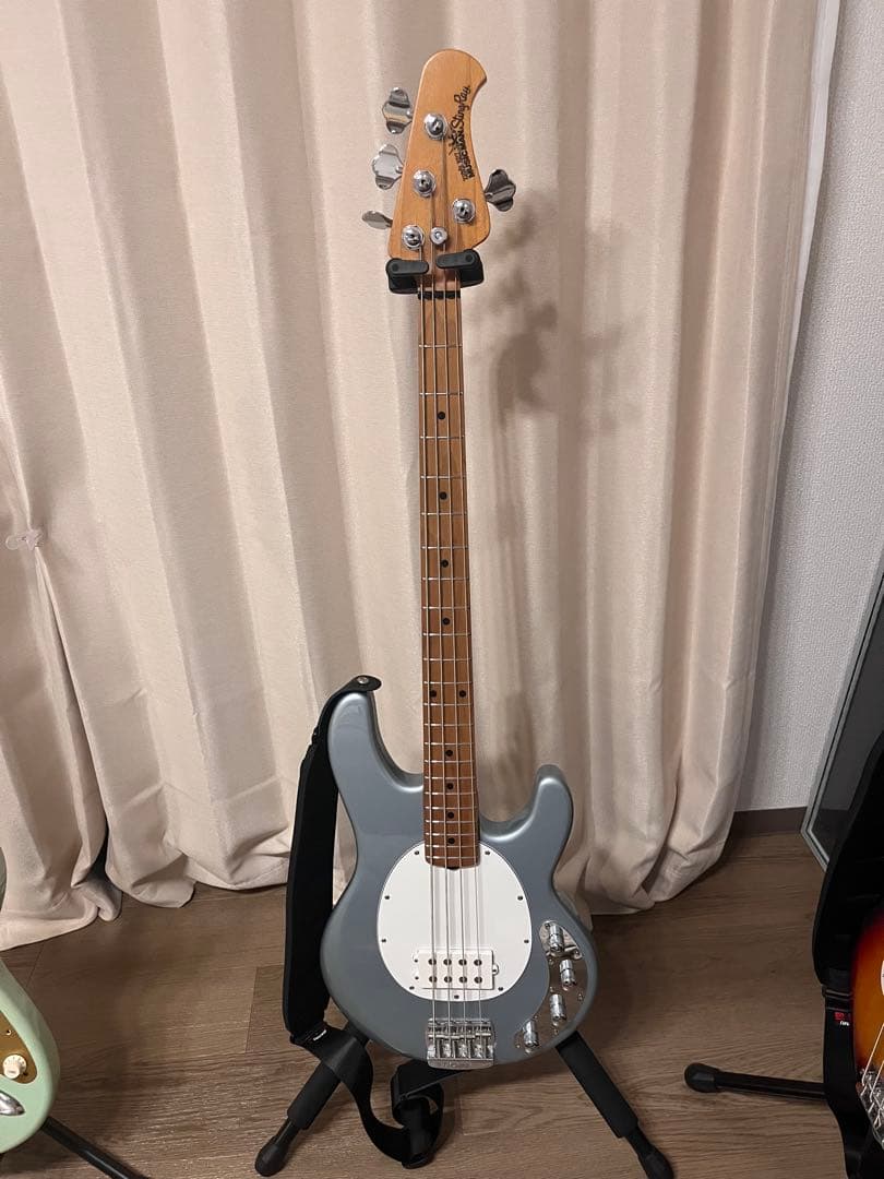 ミュージックマン StingRay Special シルバー Ernie Ball Music Man StingRay 4 Classic - Mayan Silver, Maple