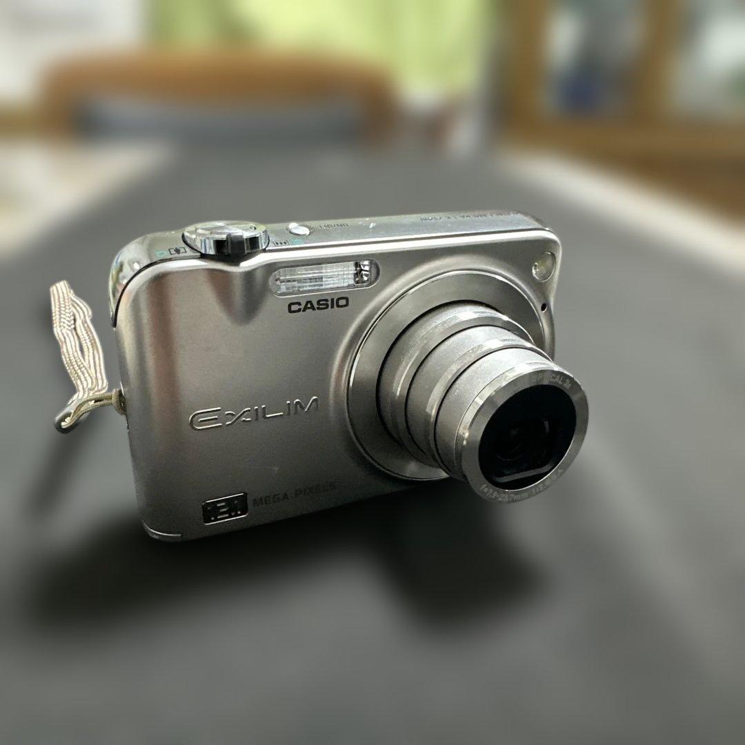 動作確認済み・CASIO EXILIM 12.1メガピクセル コンパクトデジカメ