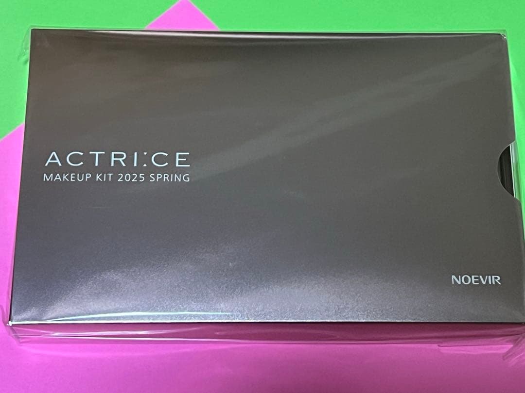 ノエビア アクトリース メイクアップキット25春 美しい発色のリップスティックと、多彩な目もとを演出するアイカラー