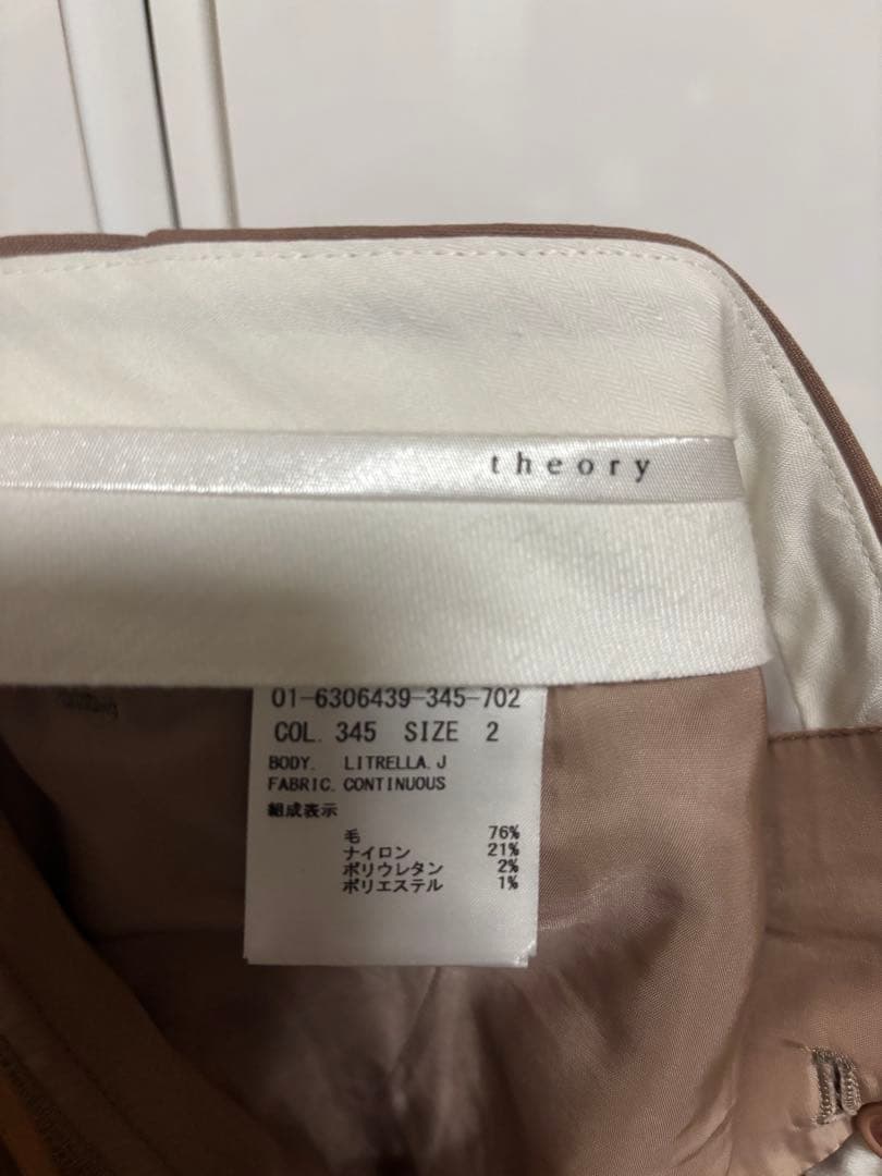Theoryのピンクベージュスーツセットアップ