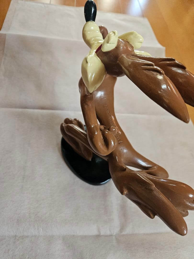 ワイリー・コヨーテ フィギュア 約20cm