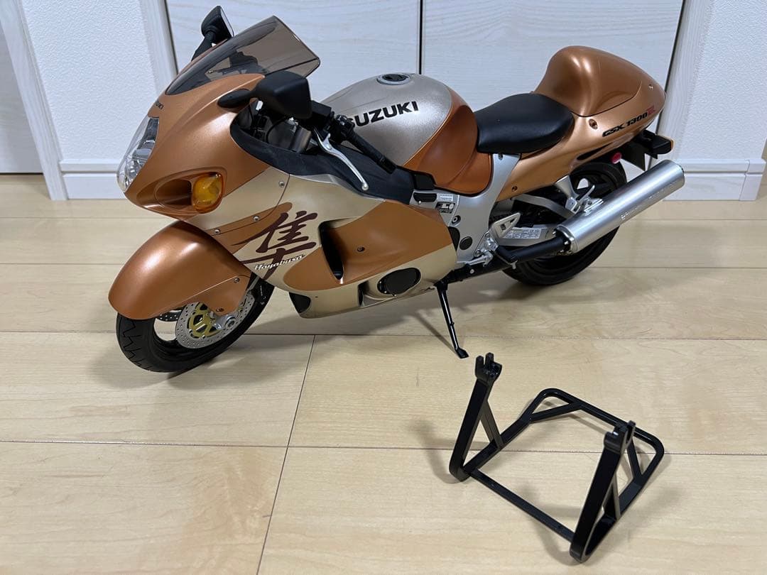 ディアゴスティーニ 1/4 スズキGSX1300R 隼 完成品 スズキ ハヤブサ GSX1300R（組立済み完成品） | デアゴスティーニ公式
