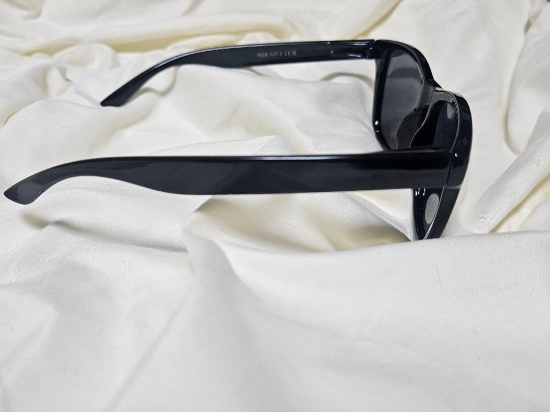 ゴ*子様 RULE THE FATE　サングラス　ケース付き