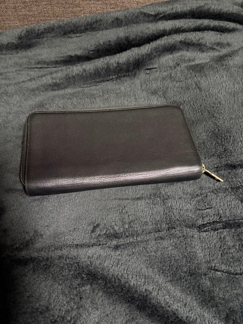 YVESSAINTLAURENT パテントレザー ラウンドファスナー長財布