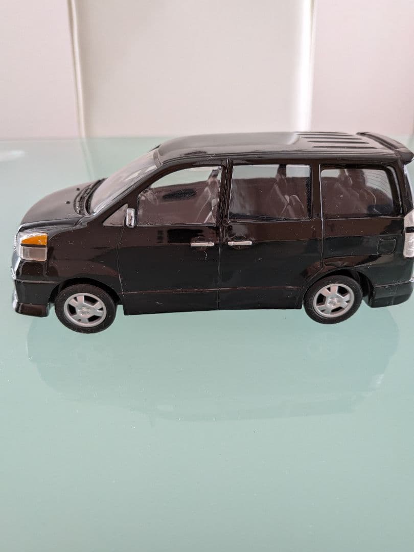 トヨタ 初代ヴォクシー カラーサンプル 1/24 - メルカリ