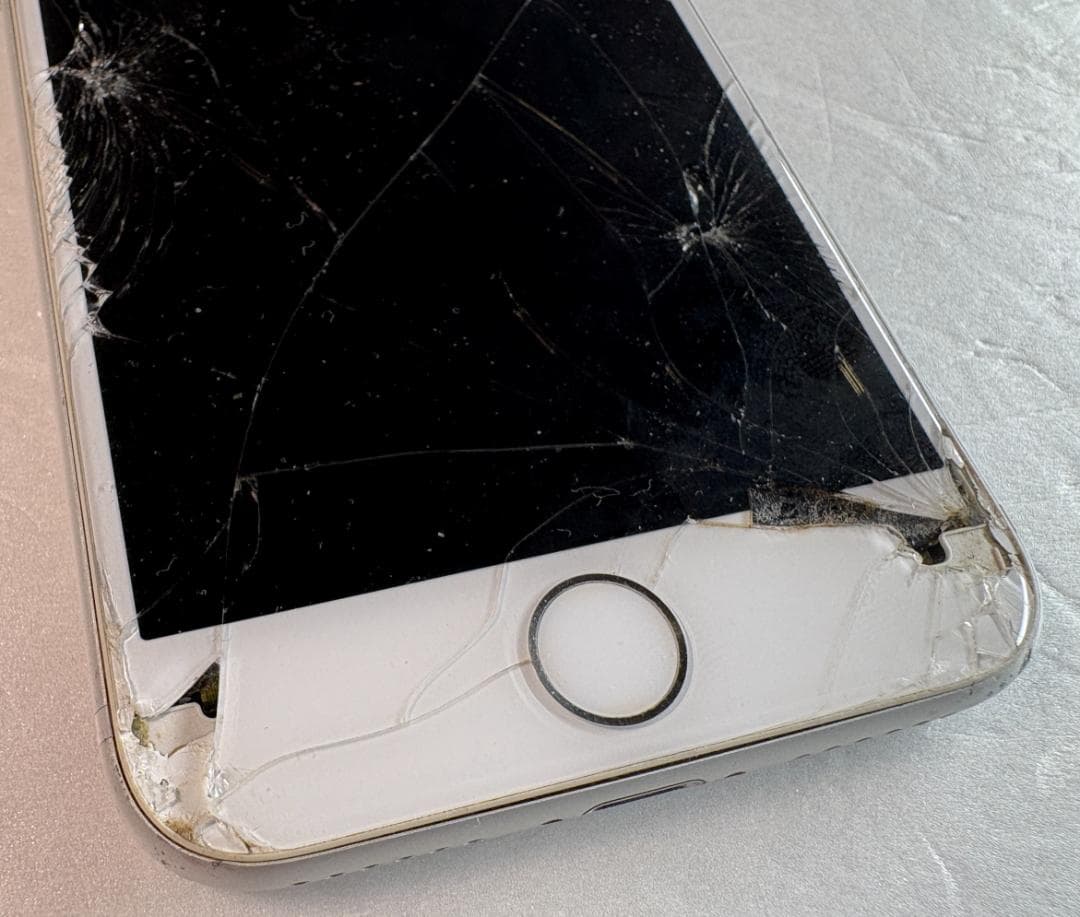 ジャンク扱い iPhone8 ホワイト 64GB - メルカリ