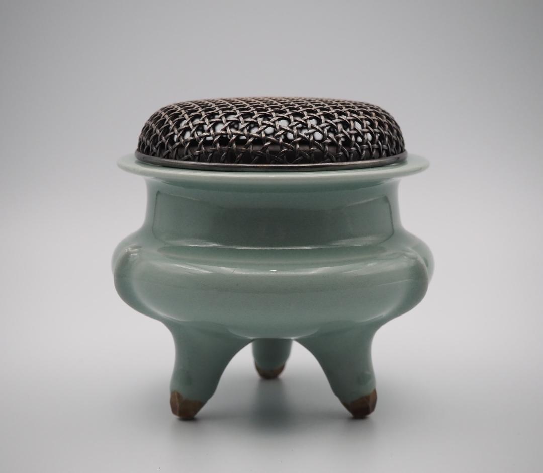 帝室技芸員 初代諏訪蘇山造 青磁 袴腰香炉 純銀透彫火舎 二代蘇山極箱