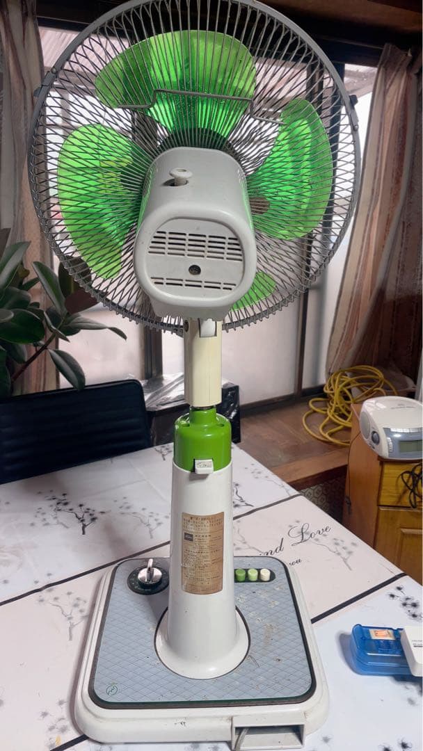 TOSHIBA 卓上扇風機 緑と白 - メルカリ