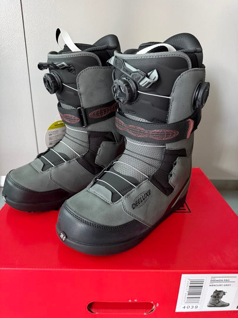 25-26 25-26 DEELUXE DEEMON S4 26.5 GREY DEELUXE BOOTS DEEMON PRO